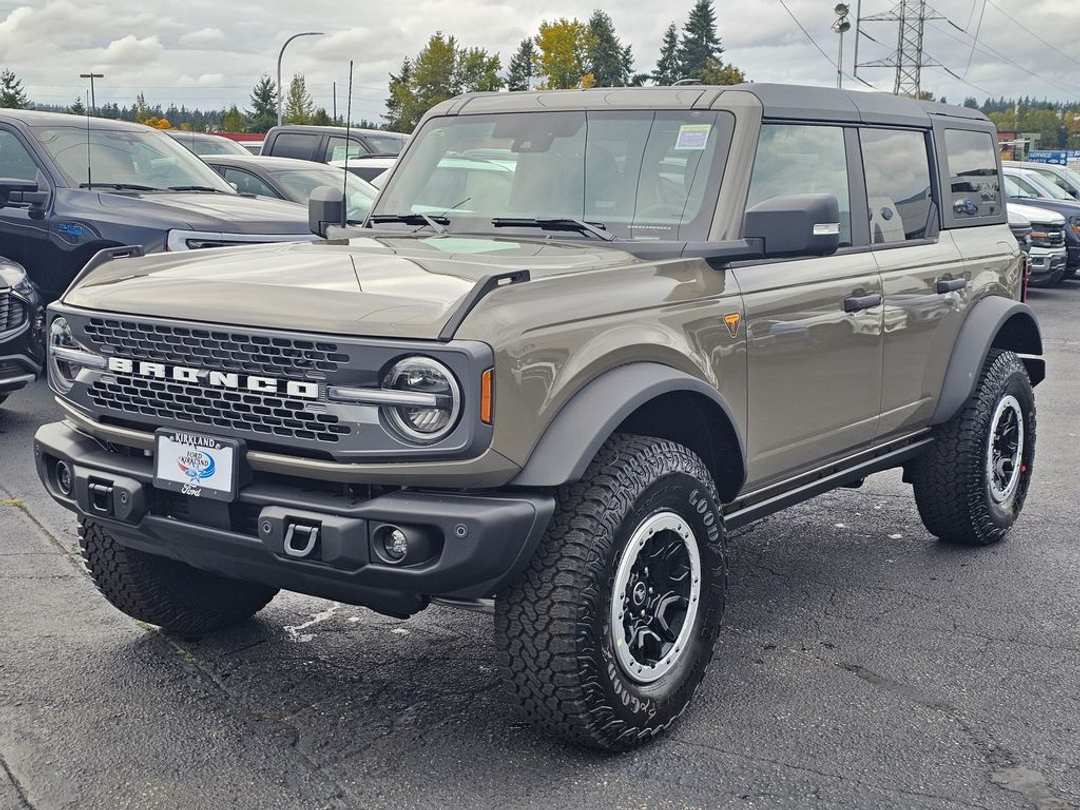 2025 Ford Bronco Badlands - Image 3