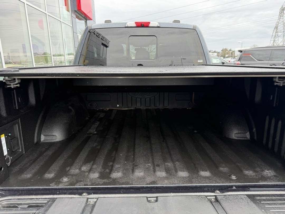 2022 Ford F-150 Platinum - Image 10