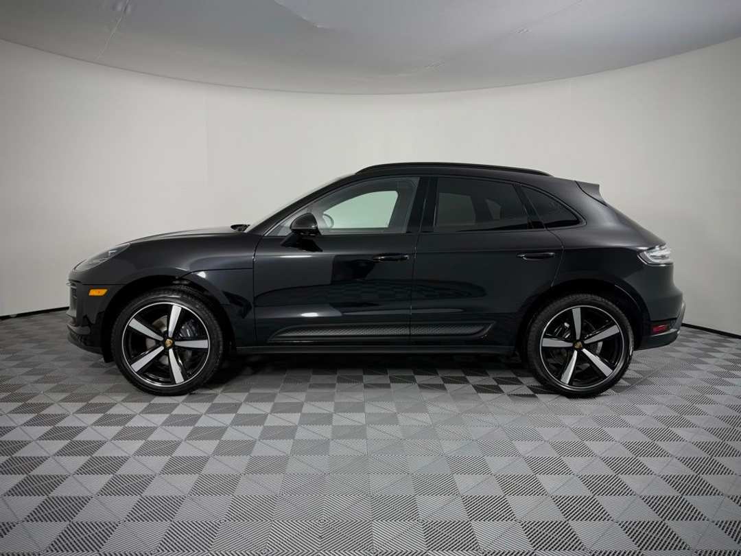 2026 Porsche Macan - Image 2