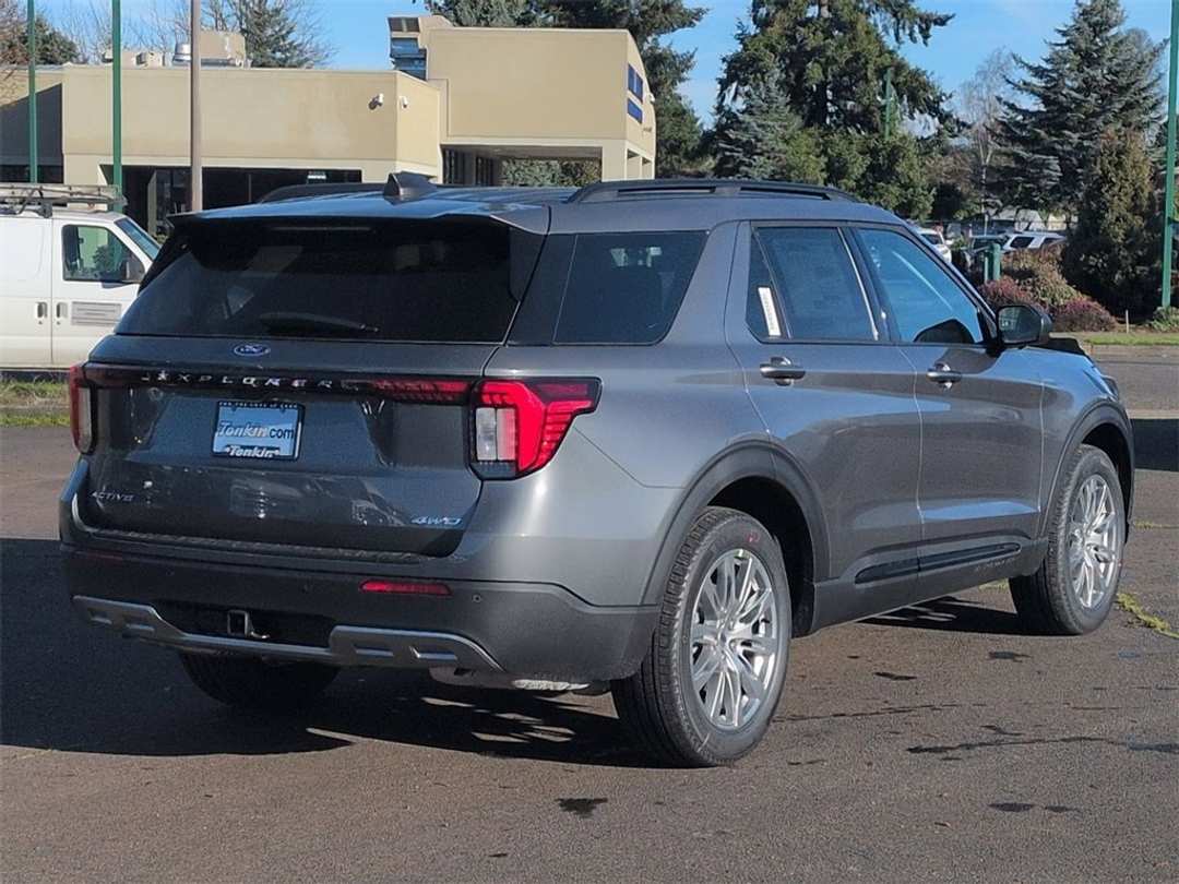 2026 Ford Explorer Active - Image 5