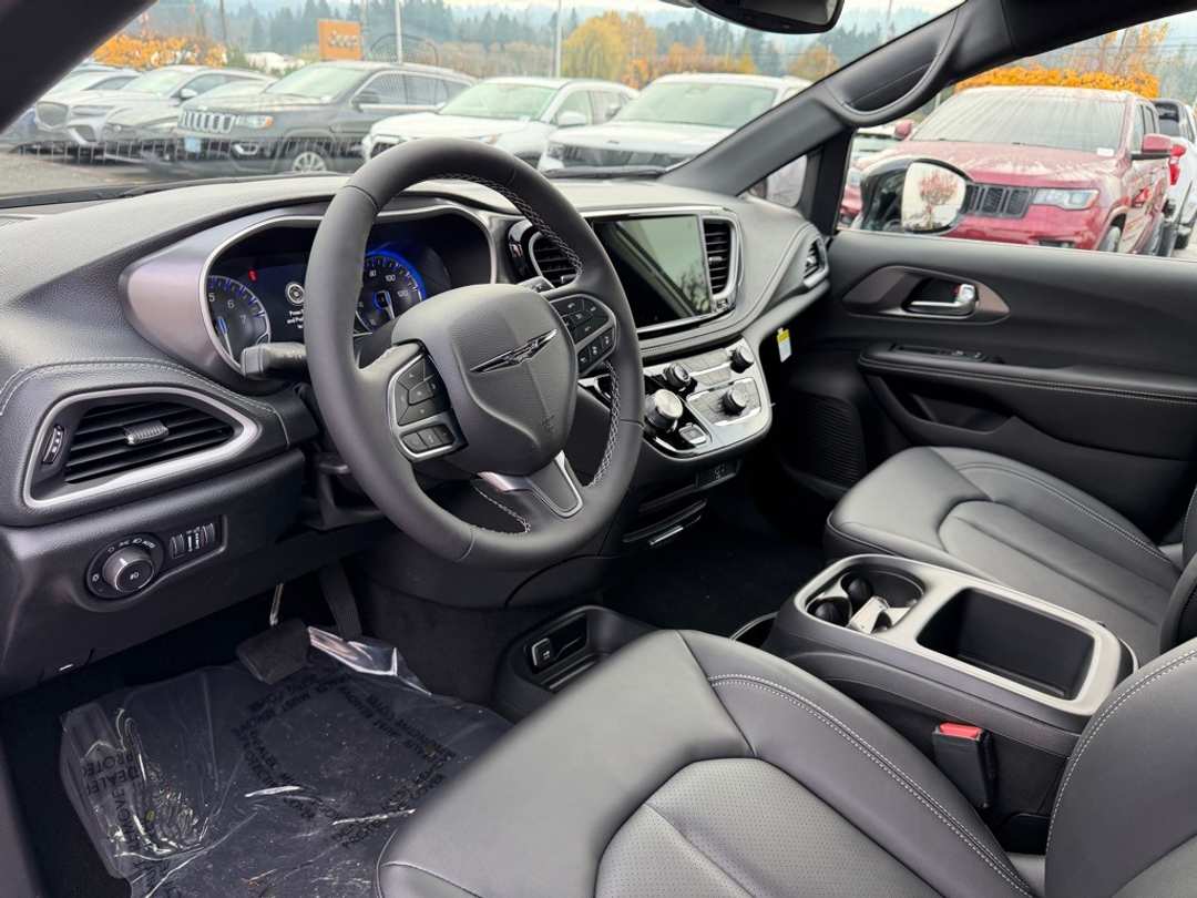 2026 Chrysler Pacifica Select - Image 16