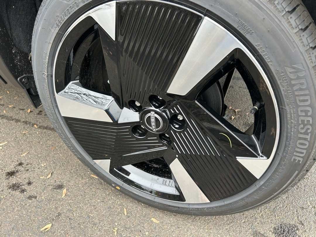 2025 Nissan Kicks SR - Image 8