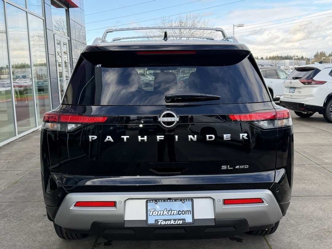 2025 Nissan Pathfinder SL - Image 6