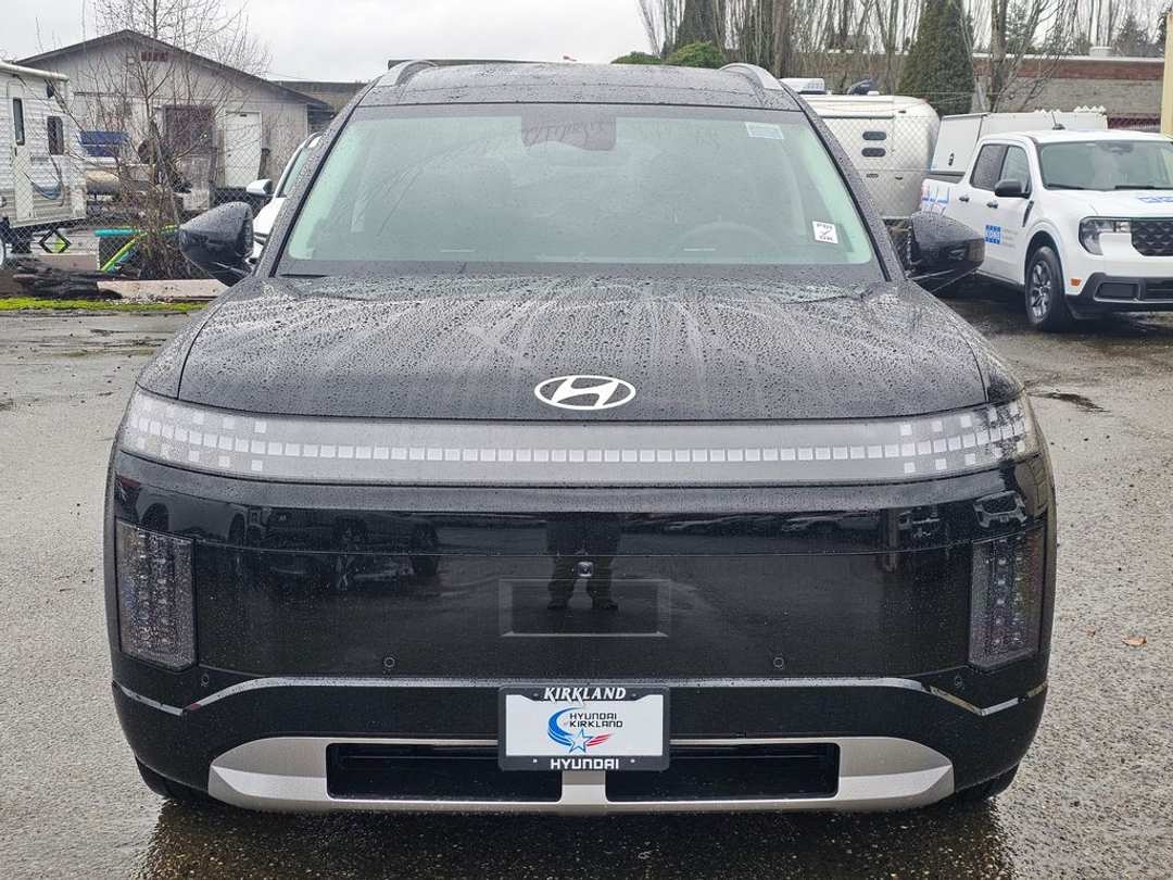 2026 Hyundai Ioniq 9 Performance Limited - Image 2