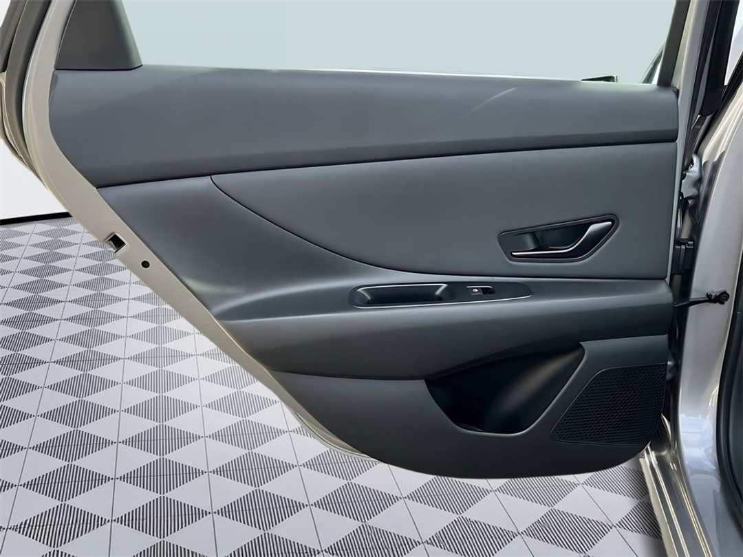 2026 Hyundai Elantra SEL Sport - Image 25