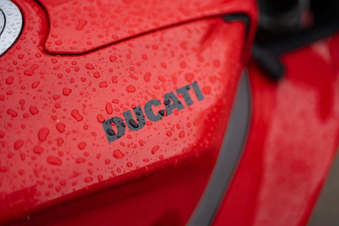 2025 Ducati Panigale V4 - Image 9