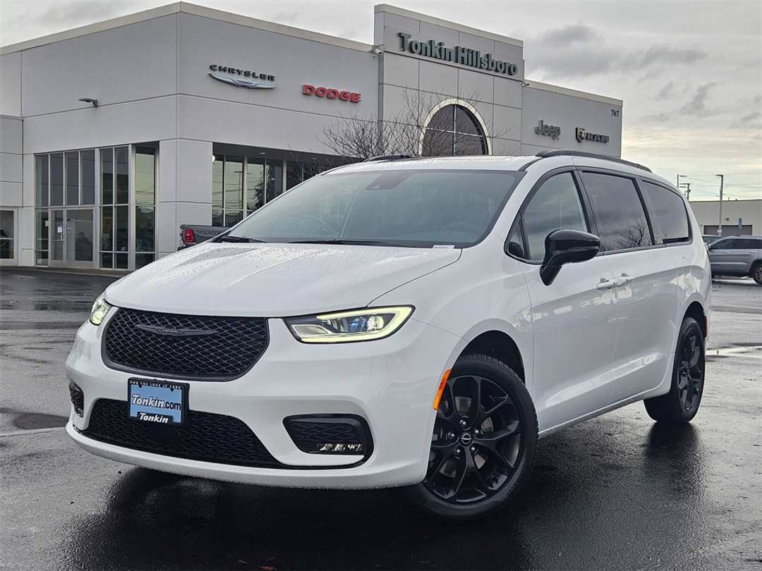 2026 Chrysler Pacifica Limited - Image 2