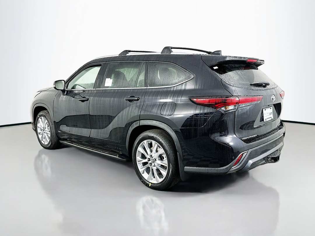 2026 Toyota Highlander Limited - Image 5