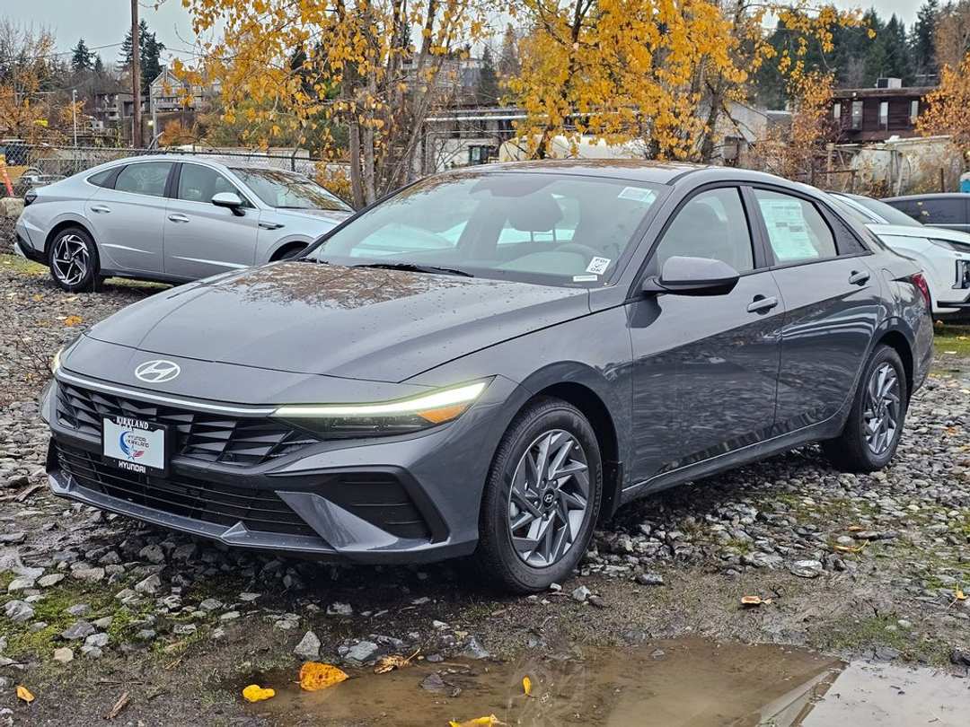 2026 Hyundai Elantra Blue - Image 3