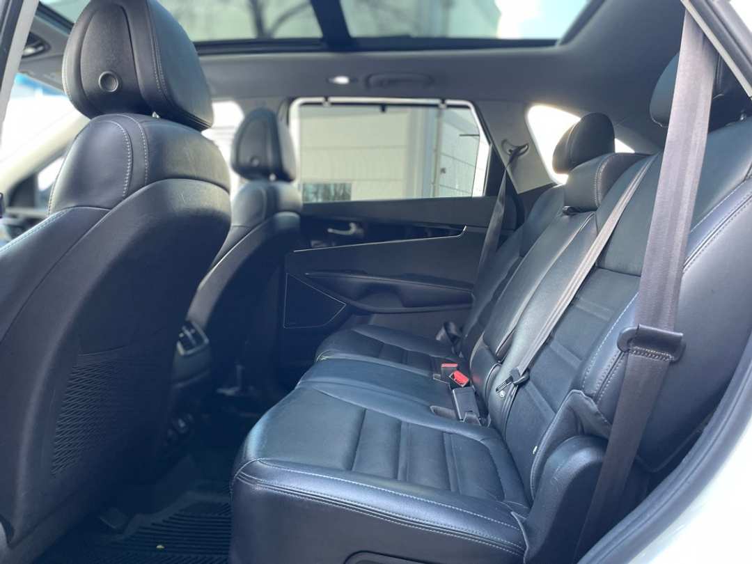 2016 Kia Sorento SX - Image 17