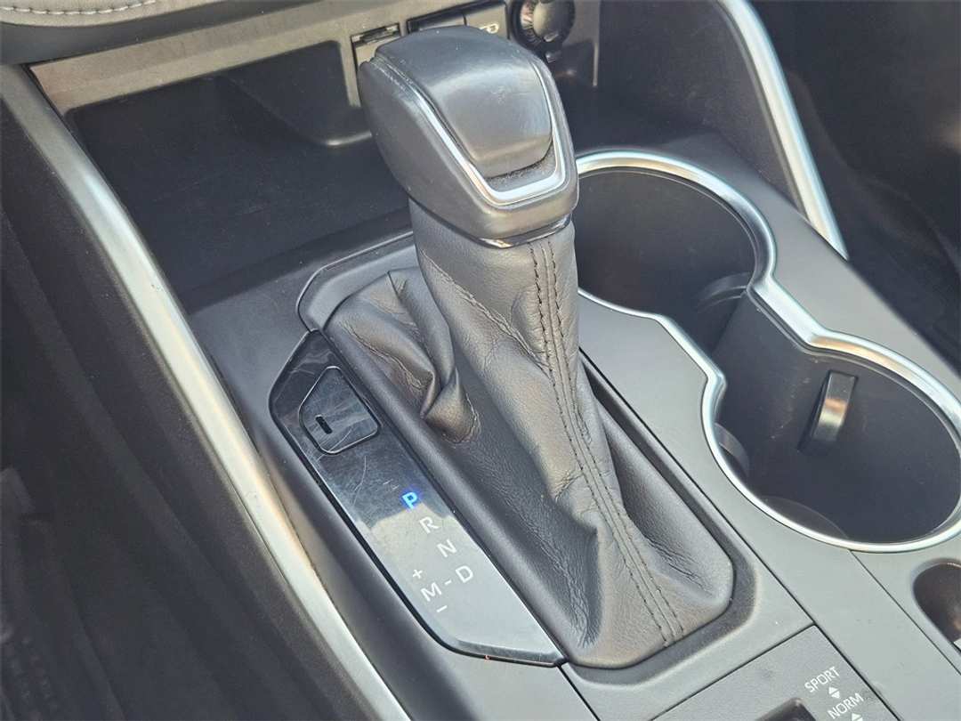 2020 Toyota Highlander XLE - Image 18