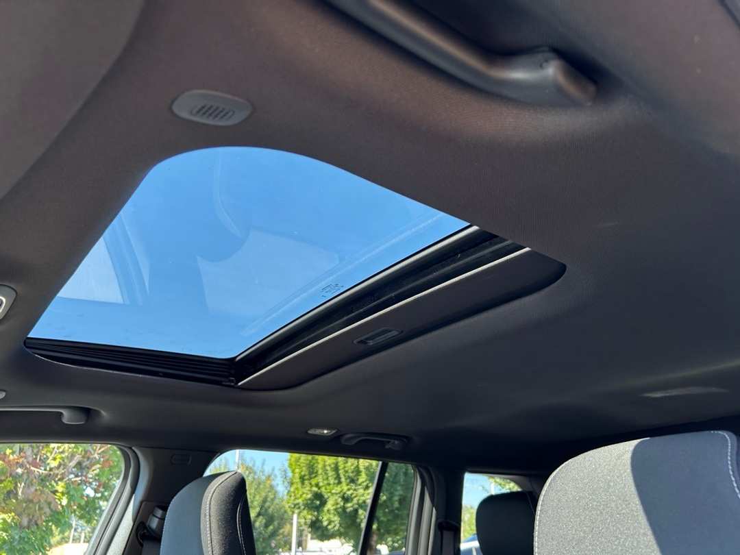 2025 Jeep Grand Cherokee Laredo X - Image 21