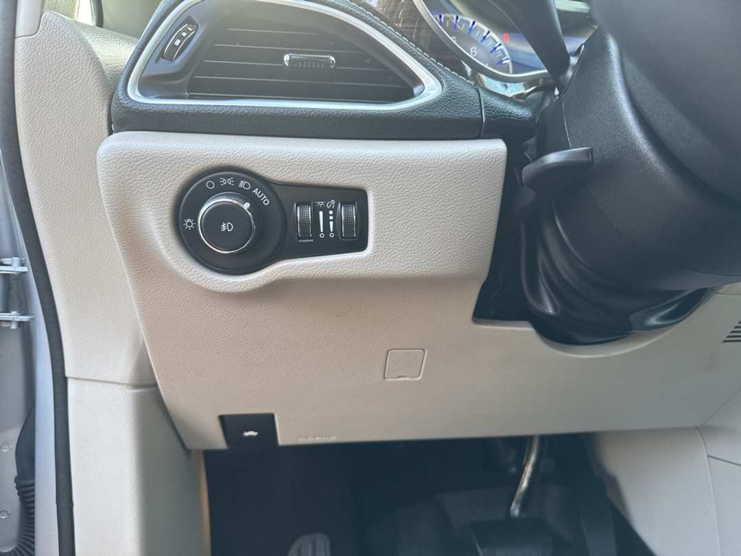 2022 Chrysler Pacifica Limited - Image 14