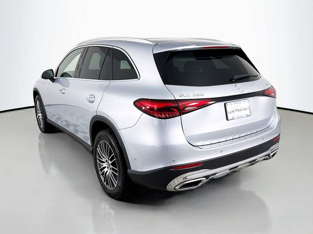 2026 Mercedes-Benz GLC GLC 300 - Image 3