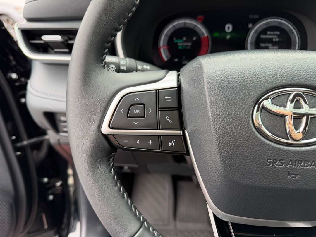 2025 Toyota Highlander XSE - Image 17