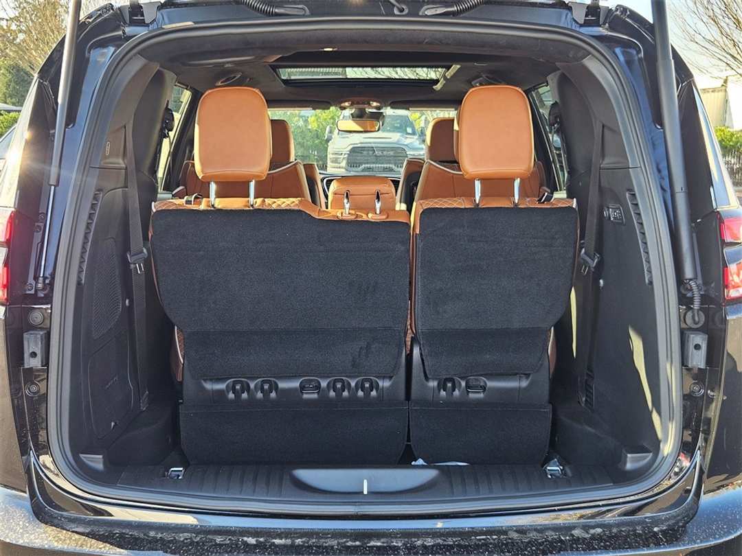 2026 Chrysler Pacifica Pinnacle - Image 33