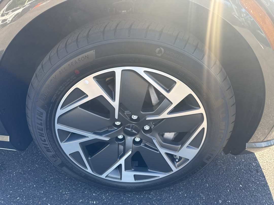 2026 Genesis Gv60 19" - Image 9