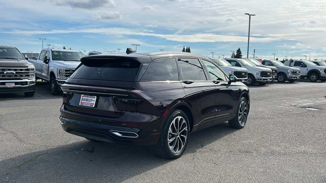 2025 Lincoln Nautilus Reserve - Image 3