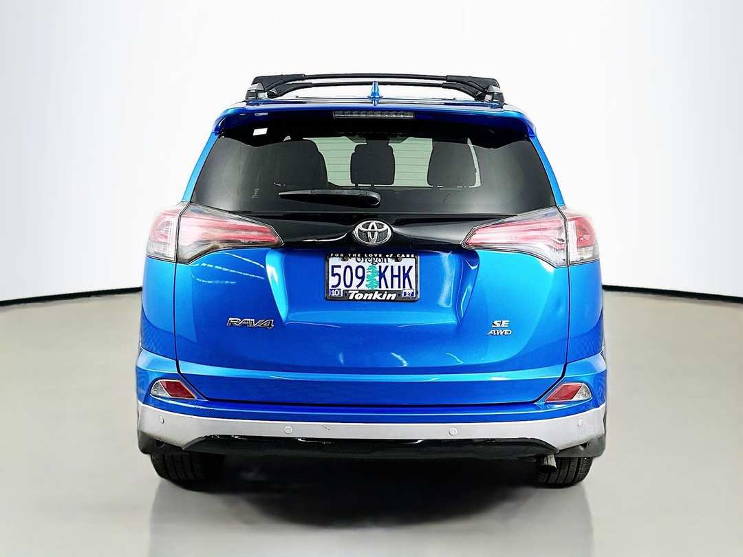 2016 Toyota Rav4 SE - Image 7