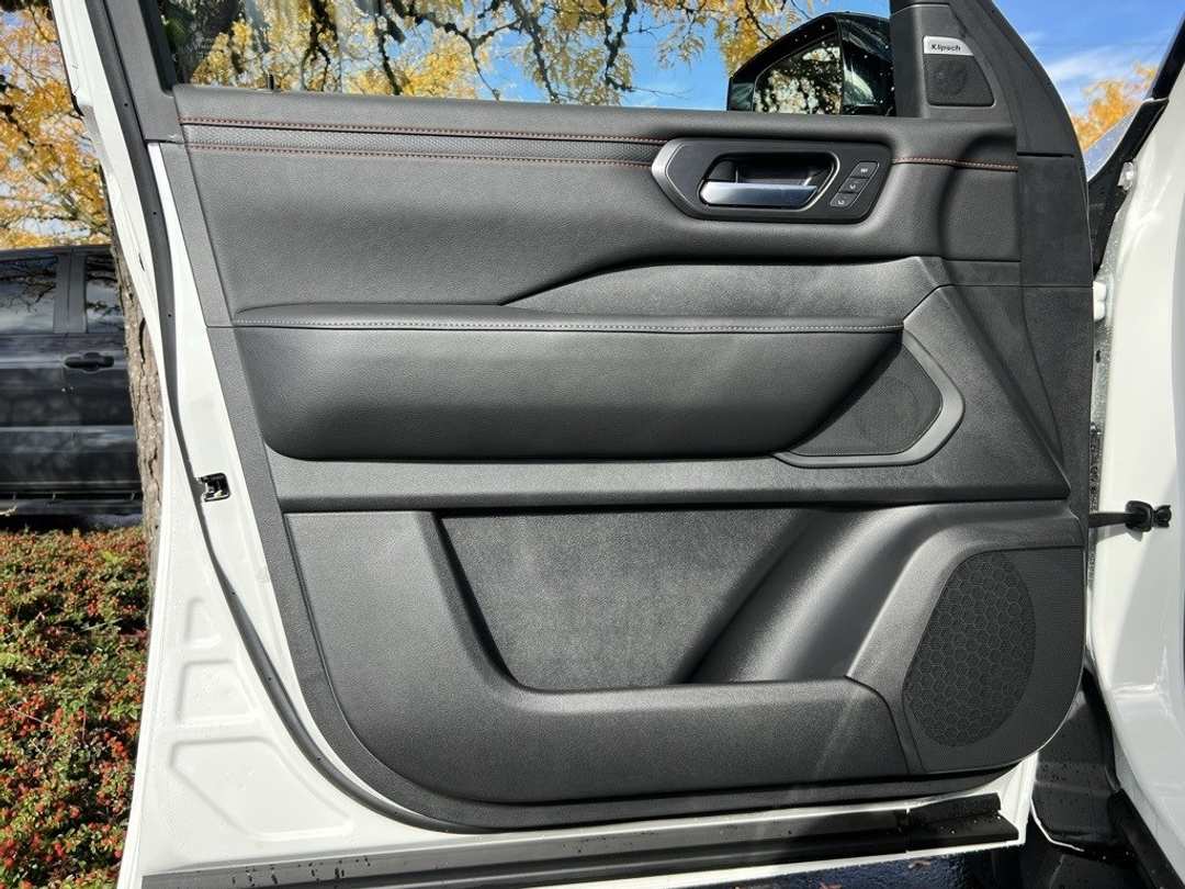 2026 Nissan Armada PRO4X - Image 10