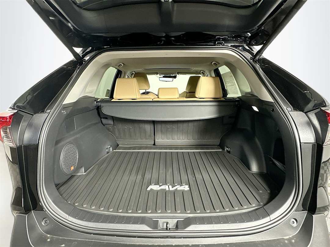2025 Toyota Rav4 XLE Premium - Image 28