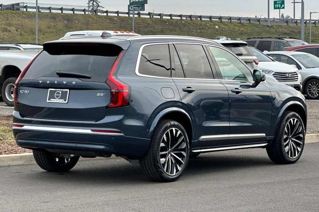 2026 Volvo Xc90 B5 Plus - Image 3