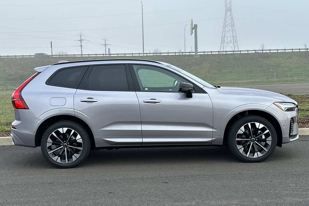 2026 Volvo Xc60 B5 Plus - Image 2