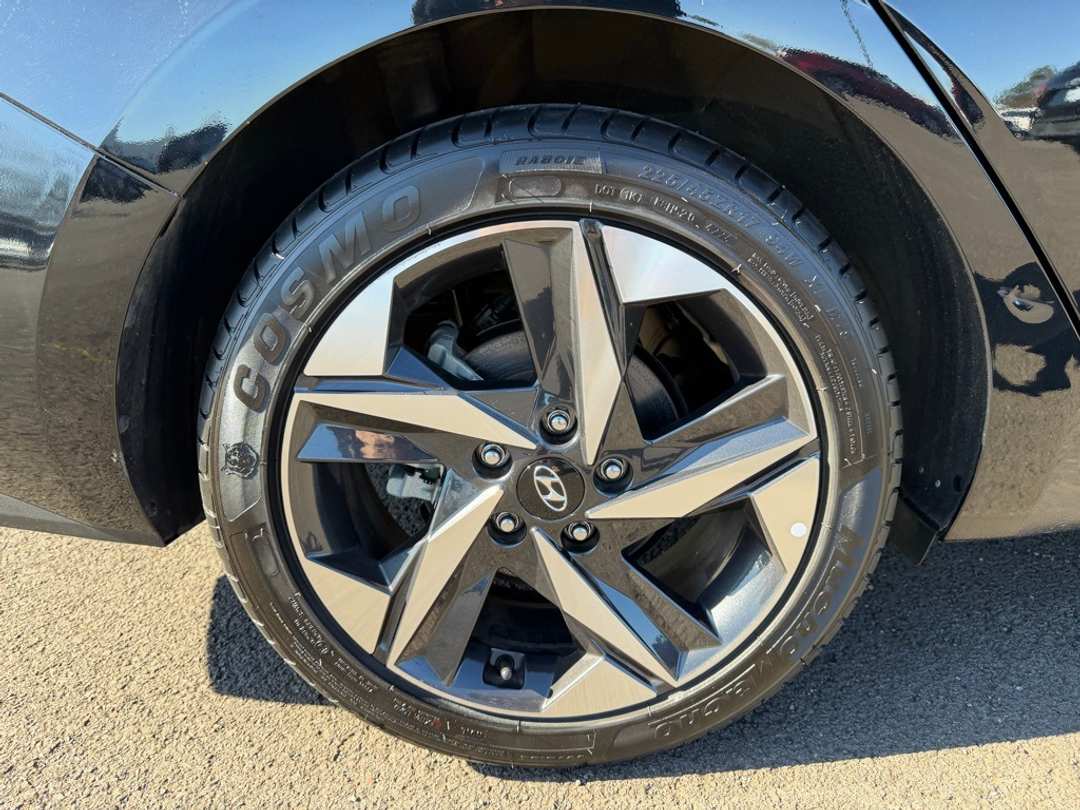 2023 Hyundai Elantra SEL - Image 10