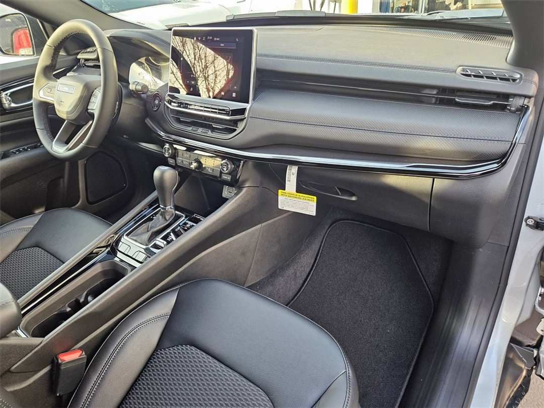 2026 Jeep Compass Latitude - Image 35