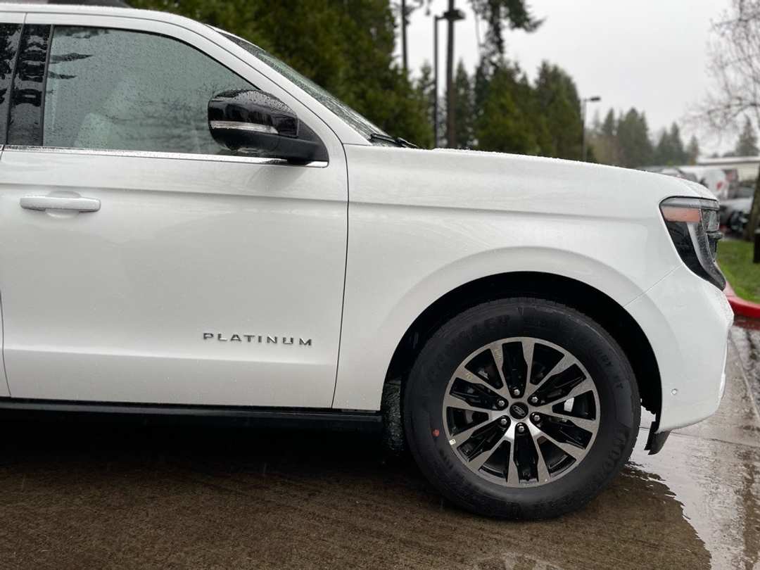 2025 Ford Expedition Max Platinum - Image 3