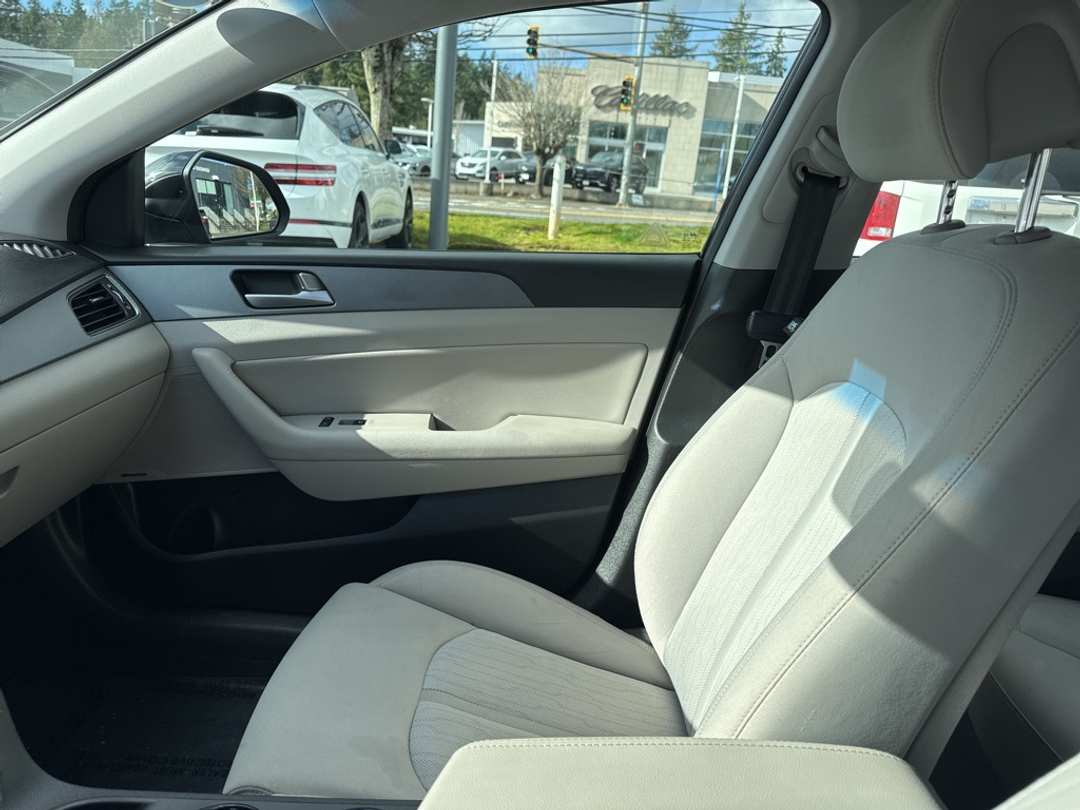 2016 Hyundai Sonata Base - Image 28