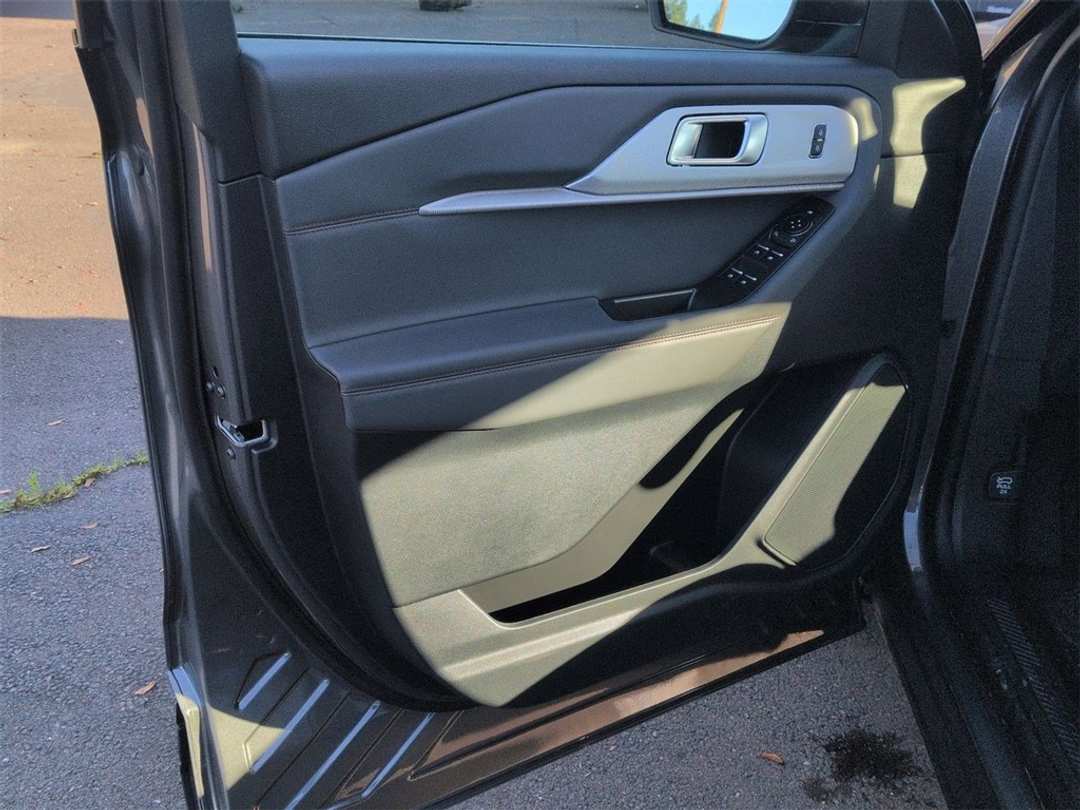 2026 Ford Explorer Active - Image 9