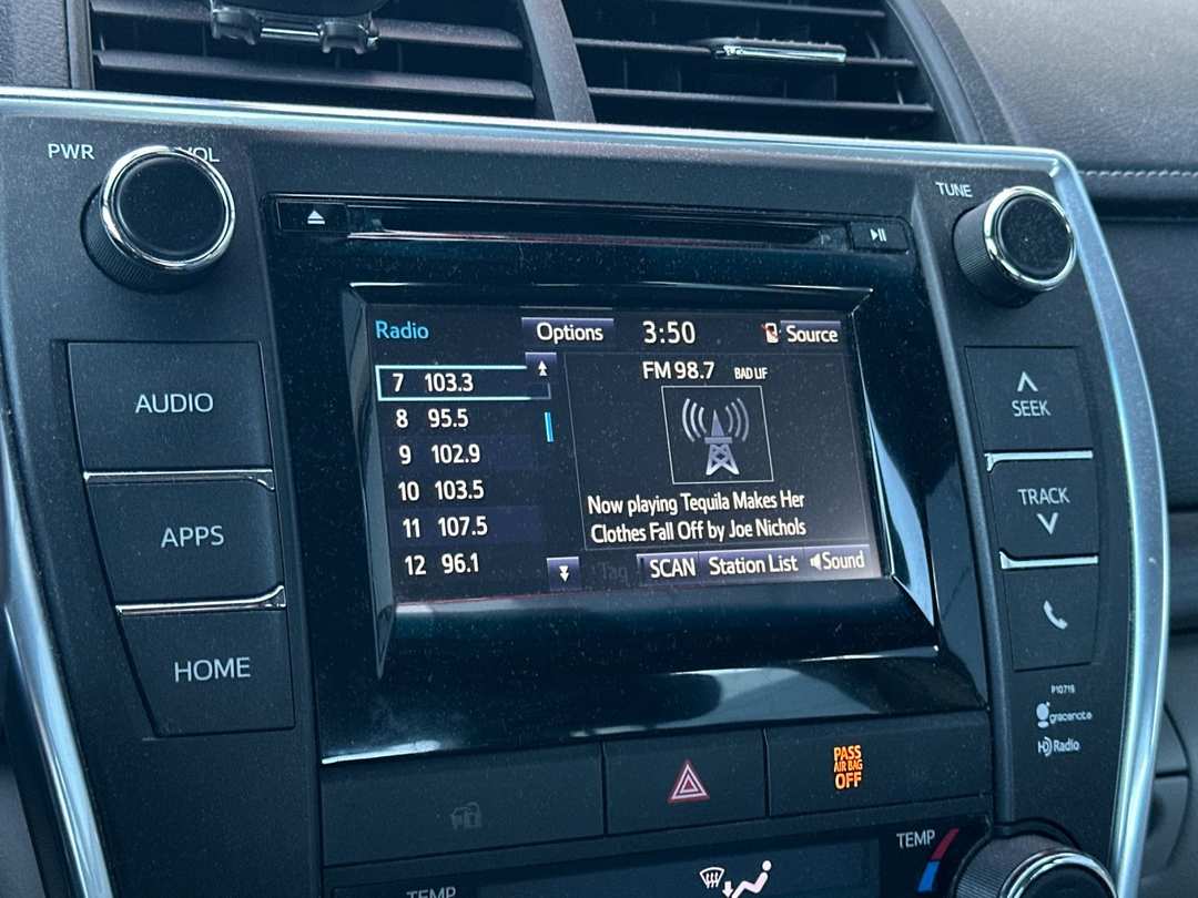 2015 Toyota Camry - Image 16