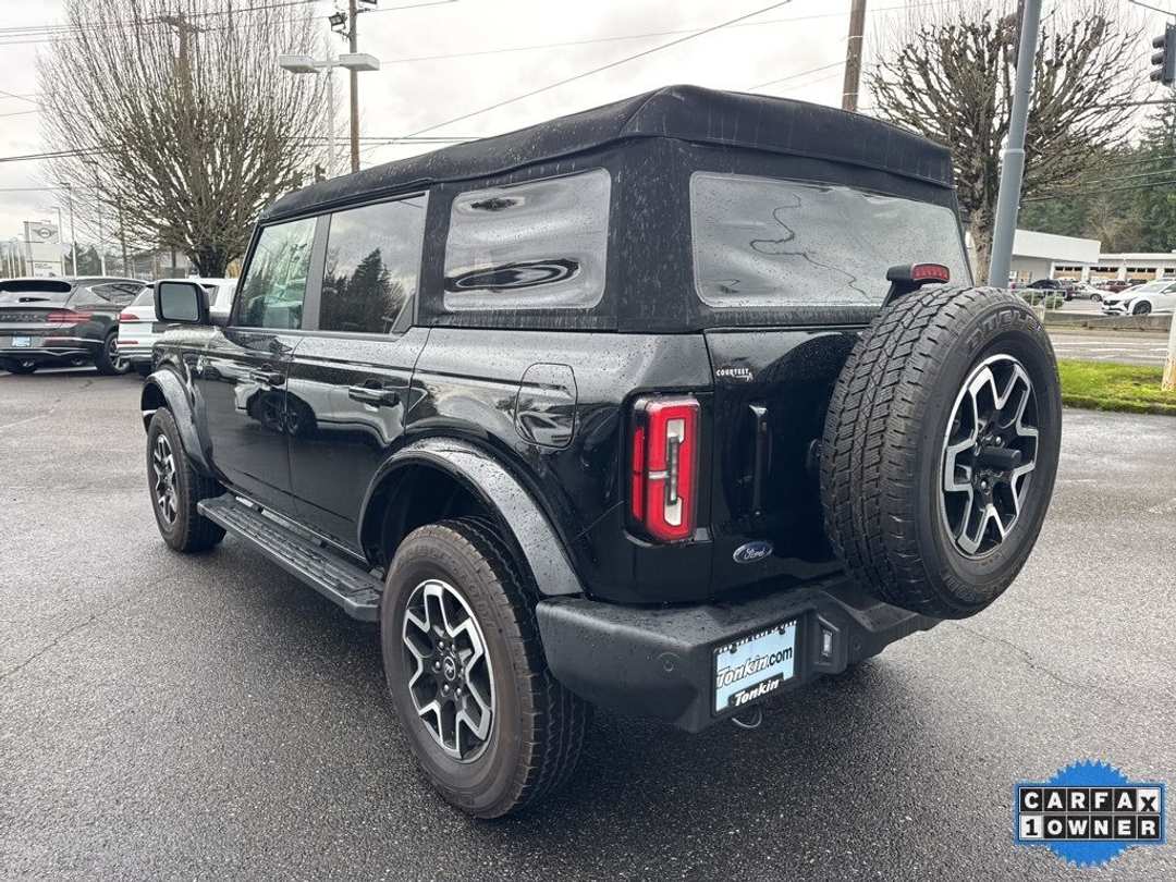 2024 Ford Bronco Outer Banks - Image 3