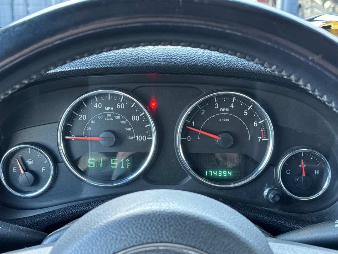 2012 Jeep Wrangler Unlimited Rubicon - Image 21