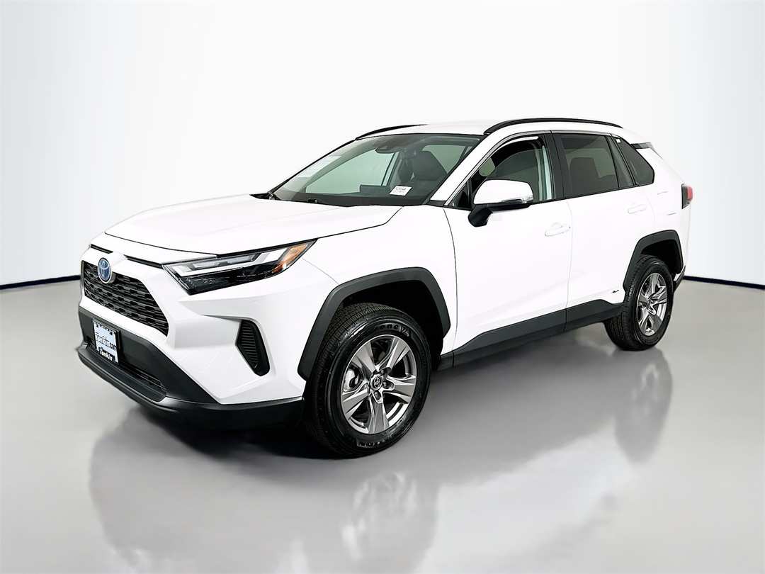 2024 Toyota Rav4 XLE - Image 3