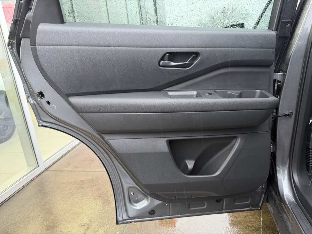 2025 Nissan Pathfinder Rock Creek - Image 29