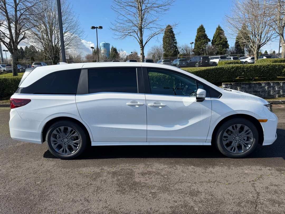 2026 Honda Odyssey Touring - Image 9
