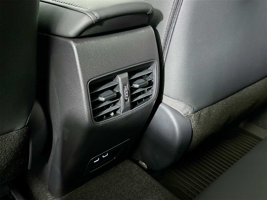 2026 Toyota Corolla Cross XLE - Image 27