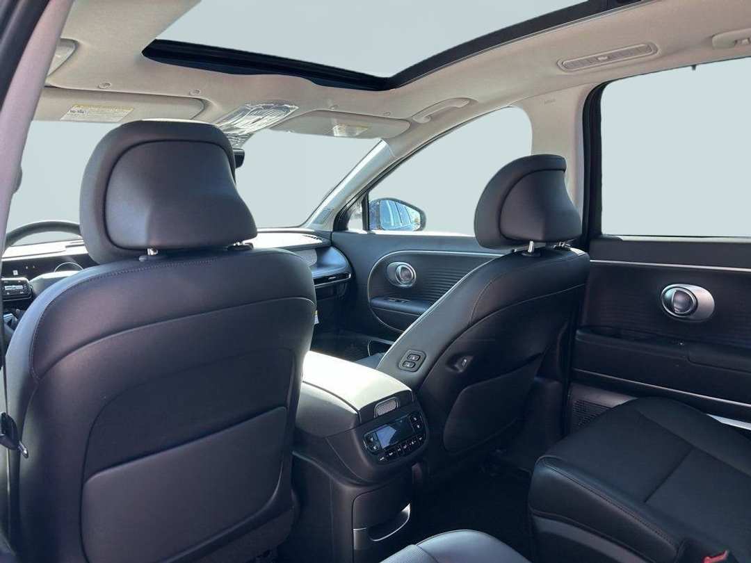 2026 Hyundai Ioniq 9 Performance Limited - Image 23