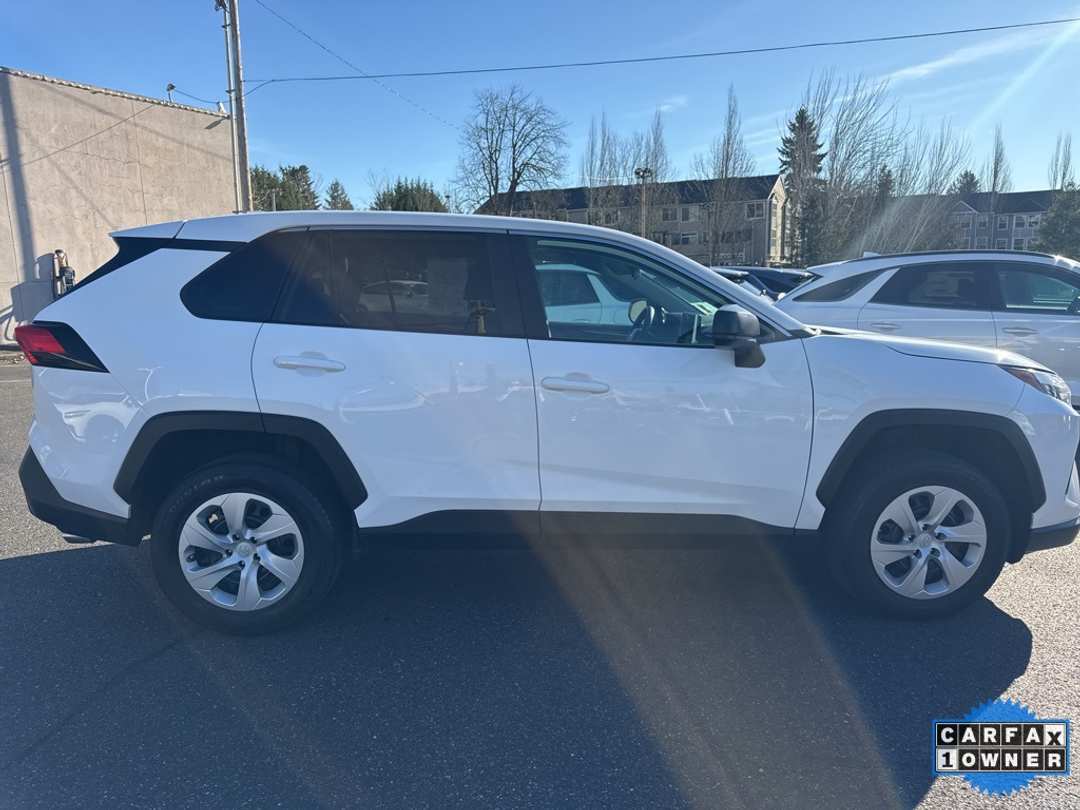 2024 Toyota Rav4 LE - Image 10