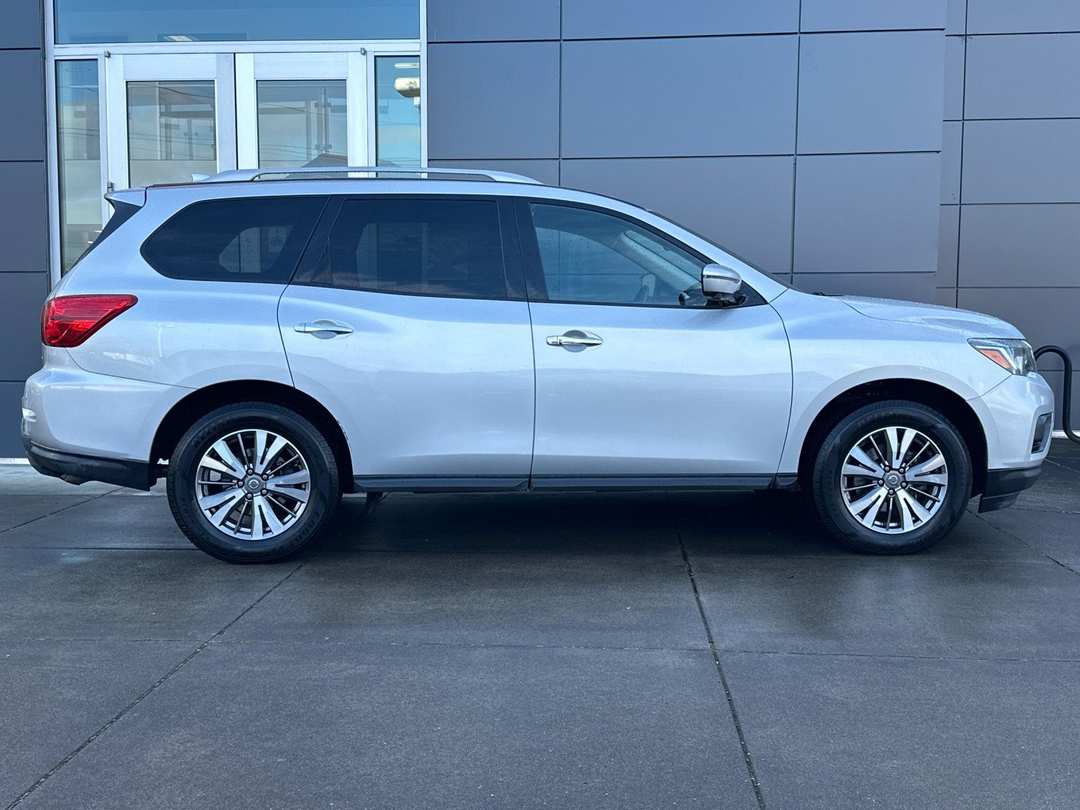 2020 Nissan Pathfinder SL - Image 2