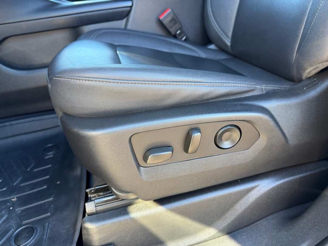 2023 Chevrolet Suburban LT - Image 16