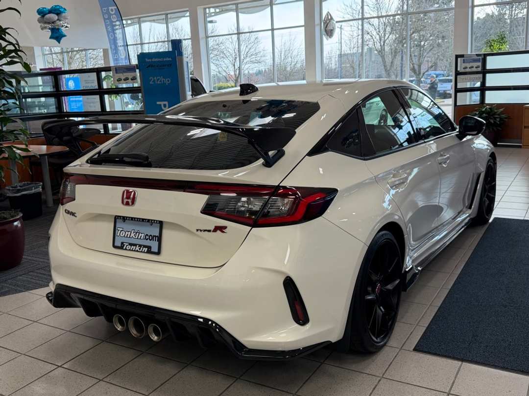 2024 Honda Civic Type R - Image 8