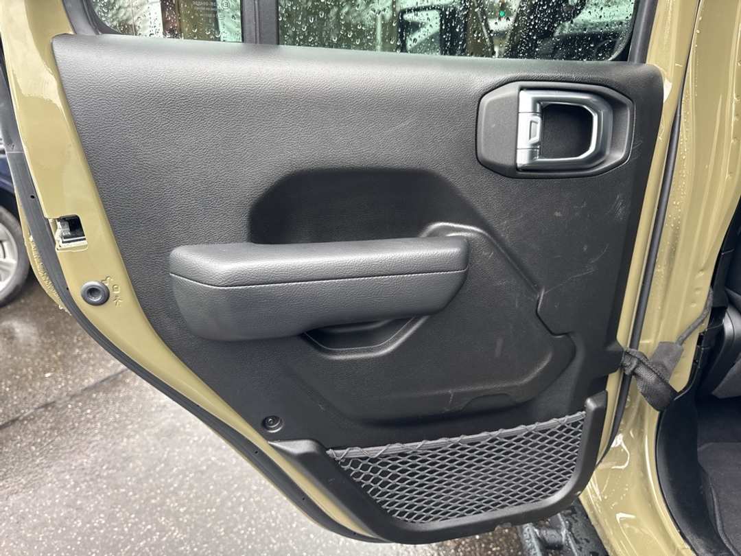 2025 Jeep Wrangler Rubicon - Image 41