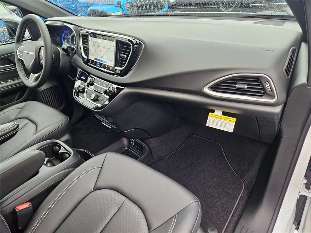 2026 Chrysler Voyager LX - Image 38