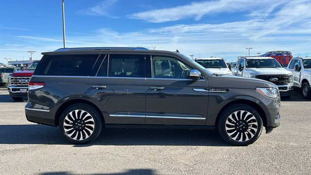 2023 Lincoln Navigator Black Label - Image 2