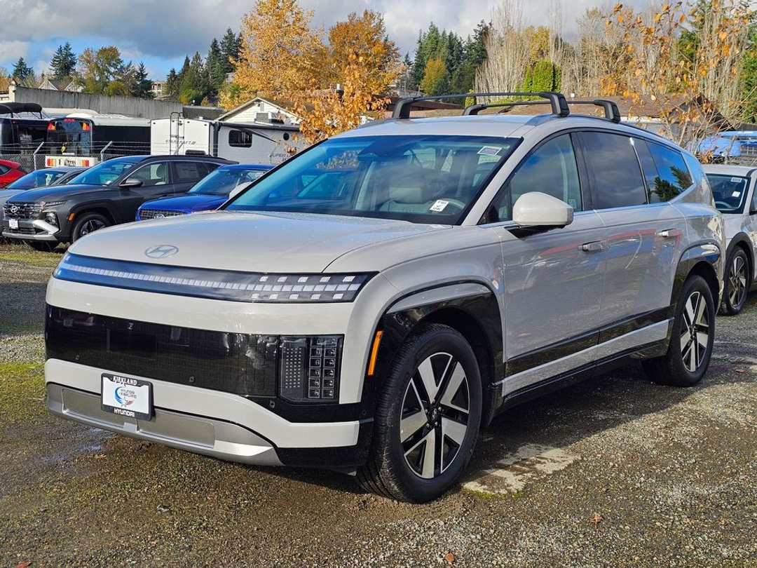 2026 Hyundai Ioniq 9 SEL - Image 3