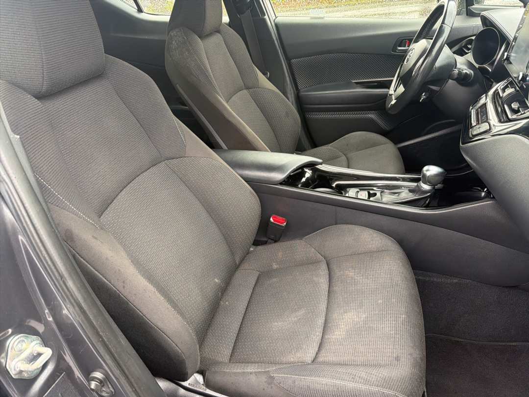 2019 Toyota C-Hr XLE - Image 25