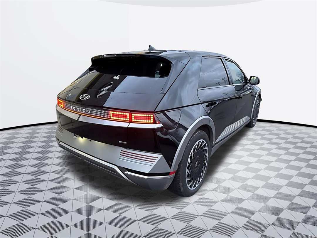 2022 Hyundai Ioniq 5 Limited - Image 3